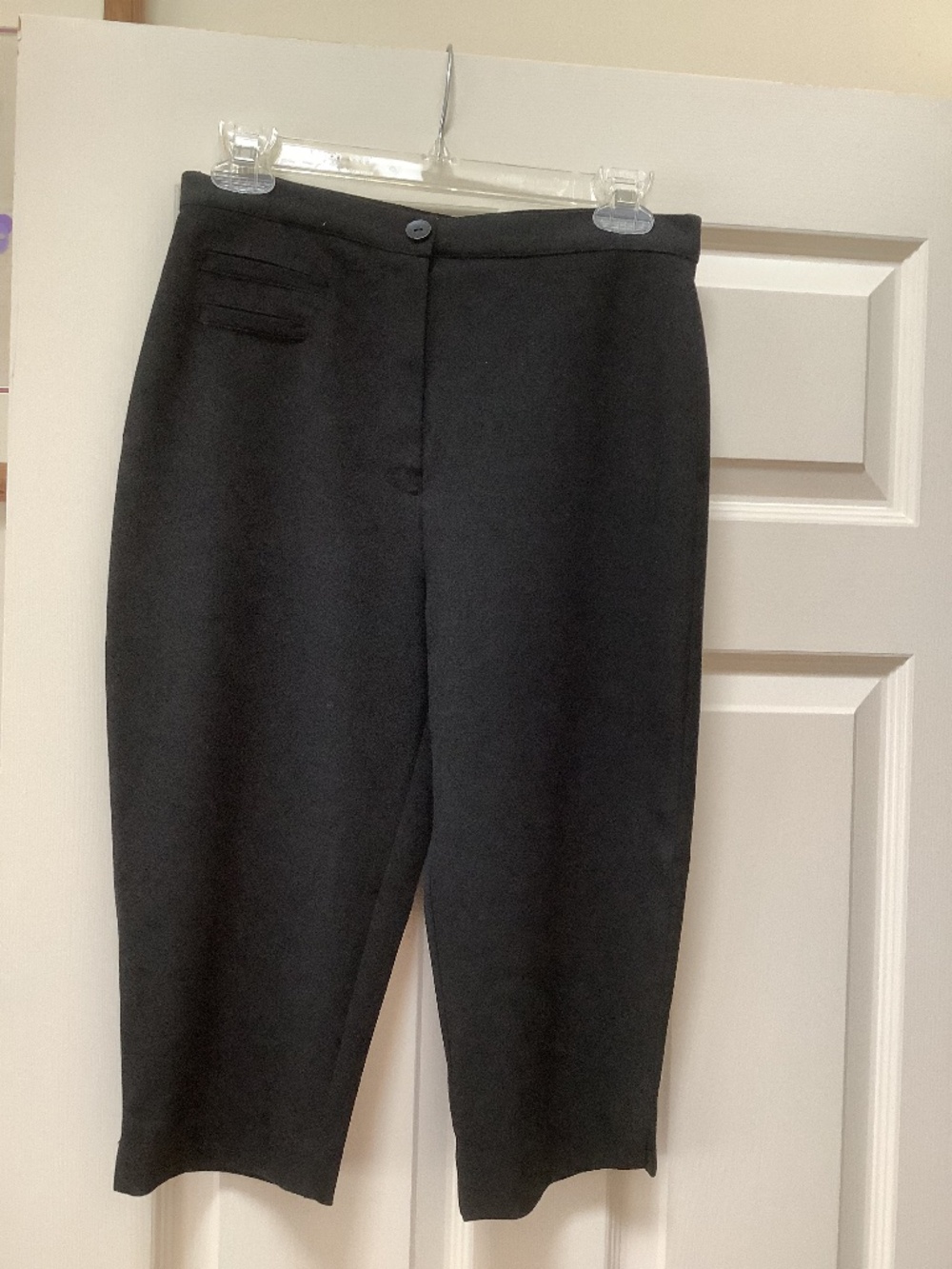 Bristol black capris . Size 40? (See measurements)